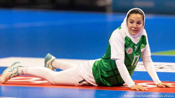 مینا وطن‌پرست، گلزن تیم ملی هندبال زنان ایران