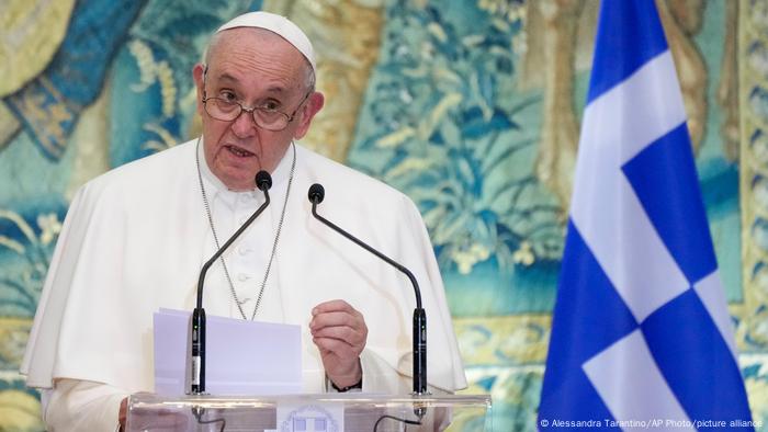 Pope Francis in Greece highlights plight of migrants and refugees | News | DW | 04.12.2021