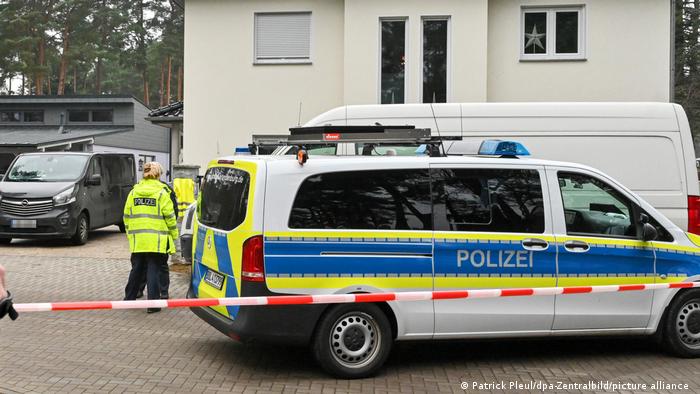 Police outside the residence in Königs Wusterhausen