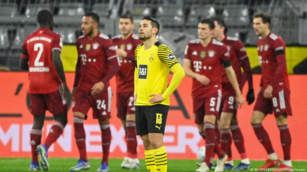Bundesliga Bayern Munich Win Chaotic Klassiker Full Of Mistakes And Controversy Sports German Football And Major International Sports News Dw 04 12 21