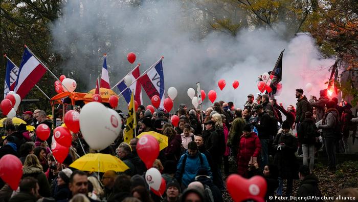 What is behind the COVID protests across Europe? | News | DW | 09.12.2021