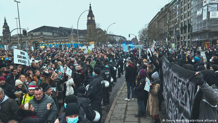 Hamburg | Coronakrise: Protest gegen Corona Maßnahmen
