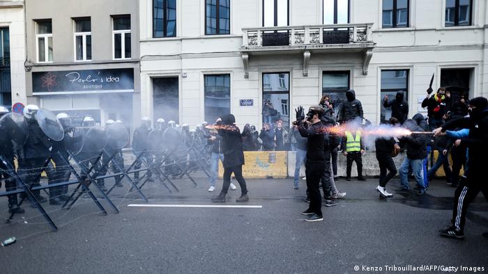 В Брюсселе часть активистов вступила в драку с полицией