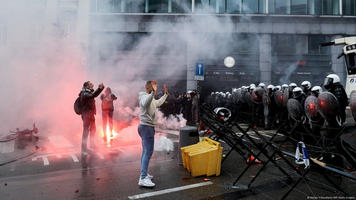 Brussels: COVID Restrictions Protests Turn Violent – DW – 12/05/2021