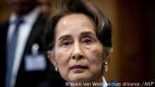 2019-12-11 10:55:31 Aung San Suu Kyi am zweiten Tag vor dem Internationalen Gerichtshof im Friedenspalast. Der Regierungschef von Myanmar, Aung San Suu Kyi, ergreift im Namen des Landes das Wort, während eine Klage von Gambia eingereicht wird. Myanmar wird wegen der Verfolgung einer muslimischen Minderheit im Land beschuldigt oder völkermordet. ANP KOEN VAN WEEL