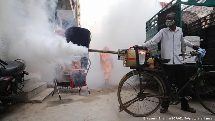 Einsatz von Rauch in Indiens Hauptstadt Neu-Delhi gegen Mücken