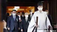 百名日本议员参拜靖国神社 