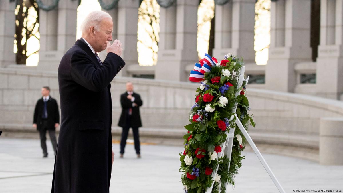 Biden Honors Pearl Harbor’s Fallen At WWII Memorial – DW – 12/07/2021