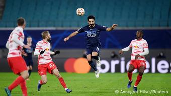 Ilkay Gündogan wins a header vs. RB Leipzig