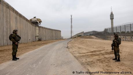 След строителство продължило 3 5 години граничната стена издигната от Израел