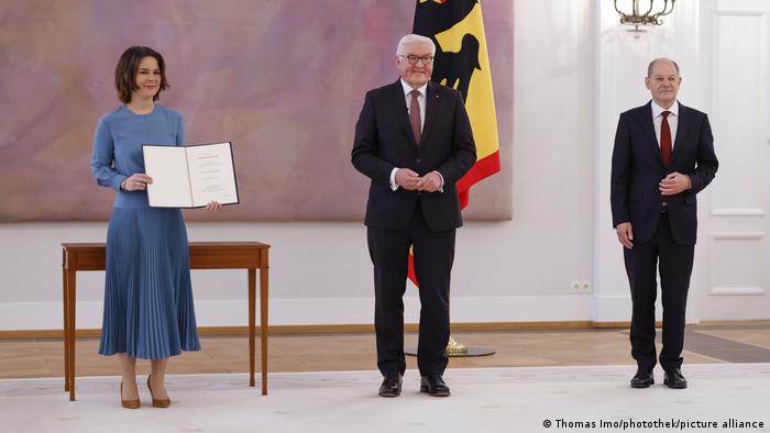 Nova njemačka šefica diplomatije Annalena Baerbock, njemački predsjednik Steinmeier i novi kancelar Olaf Scholz