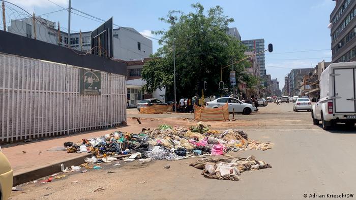 Südafrika | Müll auf den Straßen im Stadtteil Maboneng in Johannesburg