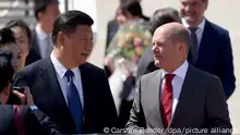 Hamburg's Mayor Olaf Scholz (SPD) welcomes China's President Xi Jinping and his wife Peng Liyuan at the airport in Hamburg, Germany, 6 July 2017. The G20 Summit of the heads of government and state takes place on 7 and 8 July 2017 in Hamburg. Photo: Carsten Rehder/dpa