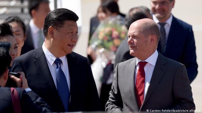 2017年7月，时任汉堡市长的肖尔茨接待前来出席G20峰会的中国国家主席习近平。