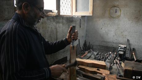 <div>Is this the end of Kashmir's bespoke gun-making?</div>