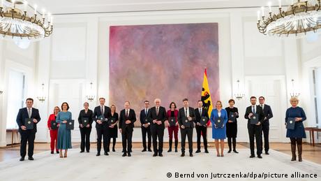 New German government posing for photographs with the President