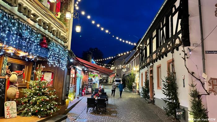 Lights are strung across cobblestone streets with half-timbered houses in Rüdesheim