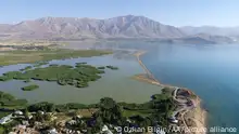 الجفاف والتغيرات المناخية تغير معالم أكبر بحيرة في تركيا