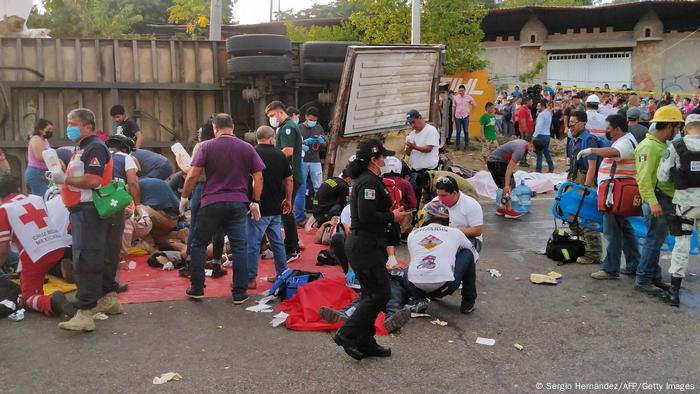 56 migrantes centromericanos murieron en Chiapas, México, el jueves 9 de dicembre tras la volcadura del camión en el que viajaban.