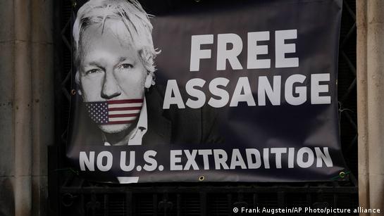 Assange, Julian – DW