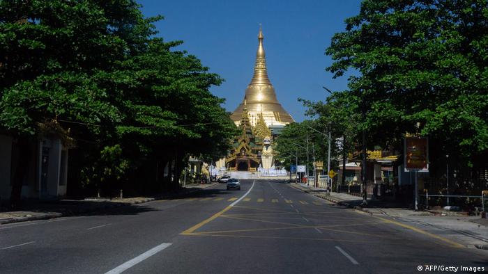 An empty street near Shwegagon Pagoda