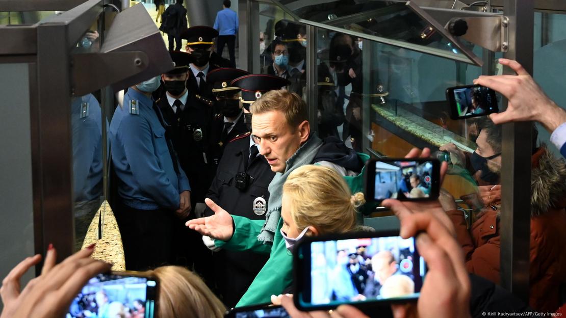 Alexei Navalny é preso no aeroporto de Moscou em 17/01/2021