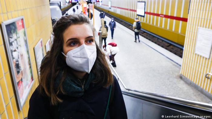 Deutschland Corona-Pandemie Maskenpflicht ARCHIV