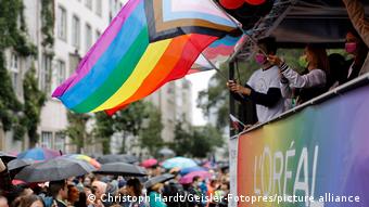 Во время парада Christopher Street Day в Кельне, август 2021 года