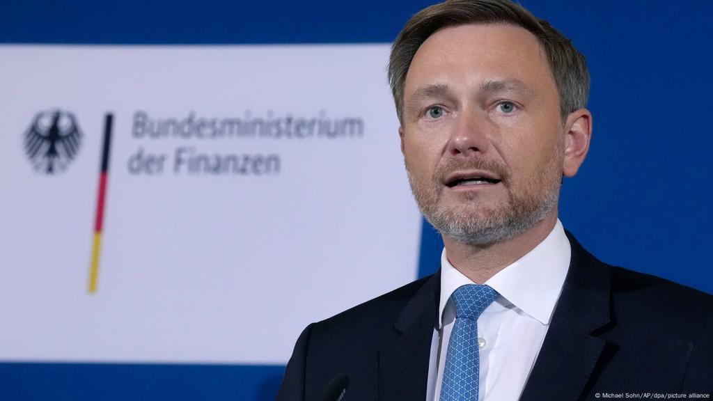 Germany′s new finance minister announces billions in climate investments | News | DW | 10.12.2021