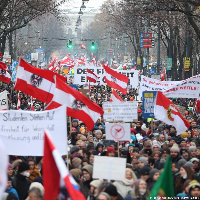 Massenprotest gegen Corona-Maßnahmen in Wien – DW – 11.12.2021