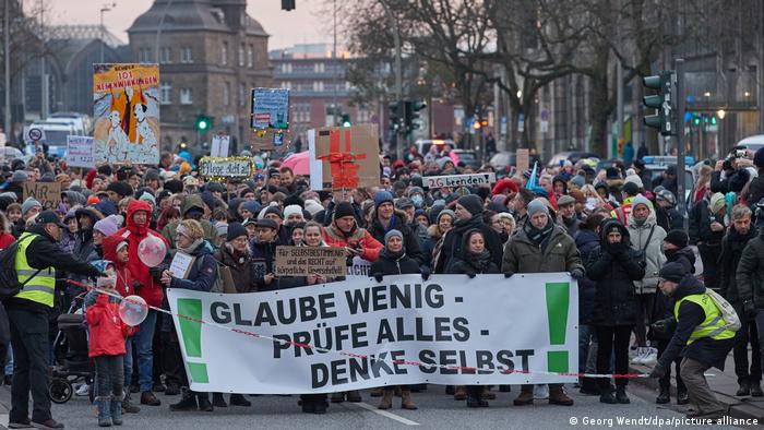 Deutschland Demonstration gegen die Corona Maßnahmen in Hamburg