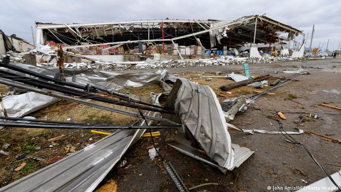 USA -Zerstörung nach Tornado