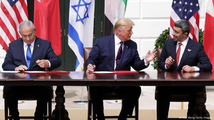 İsrail Başbakanı Netanyahu, ABD Başkanı Trump ve BAE Dışişleri Bakanı Abdullah bin Zayid Al Nahyan - 15 Eylül 2020 İsrail Başbakanı Netanyahu, ABD Başkanı Trump ve BAE Dışişleri Bakanı Abdullah bin Zayid Al Nahyan - 15 Eylül 2020