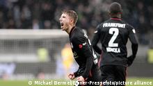 Jesper Lindstroem (Eintracht Frankfurt,#29) bejubelt seinen Treffer zum 2-2 beim Spiel Eintracht Frankfurt vs. Bayer 04 Leverkusen in der 1. Fussball Bundesliga am 12.12.2021. DFL REGULATIONS PROHIBIT ANY USE OF PHOTOGRAPHS AS IMAGE SEQUENCES AND/OR QUASI-VIDEO Foto: Eibner-Pressefoto/Michael Bermel