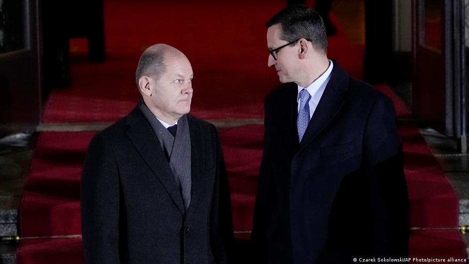 Germany′s Olaf Scholz pays inaugural visit to Poland | News | DW - Vimarsana News