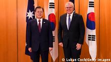 13.12.2021
CANBERRA, AUSTRALIA - DECEMBER 13: (L-R) South Korean President Moon Jae-in and Australian Prime Minister Scott Morrison pose for photographs ahead of a bilateral meeting at Parliament House on December 13, 2021 in Canberra, Australia. President of the Republic of Korea Moon Jae-in and First Lady Kim Jung-sook are on a four-day visit to Australia. 2021 marks the 60th anniversary of diplomatic relations between Australia and the Republic of Korea. (Photo by Lukas Coch - Pool/Getty Images)