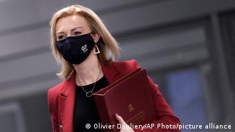 UK Foreign Secretary Liz truss holding documents in her hands