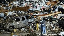 В США растет число погибших при разрушительных торнадо