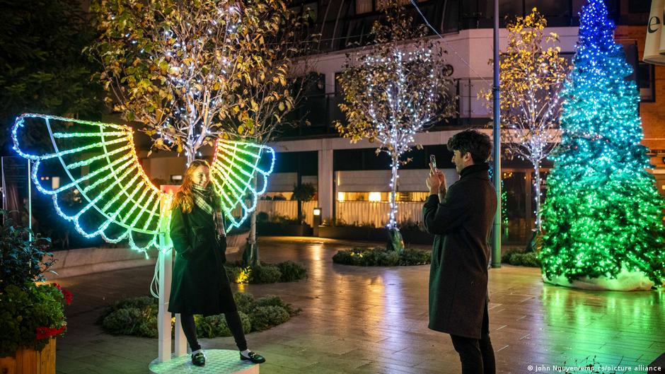 Mall Of America Christmas 2022 Muslims Britain Facing Christmas Shortages | Business | Economy And Finance News  From A German Perspective | Dw | 15.12.2021