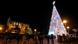 La estrella de Belén corona como símbolo el tradicional árbol de Navidad La estrella de Belén corona como símbolo el tradicional árbol de Navidad
