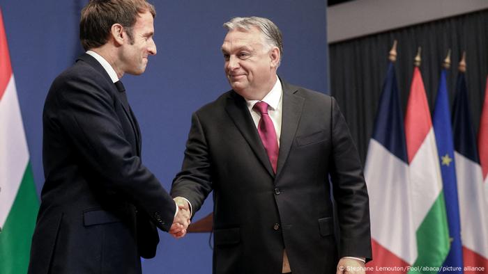 El presidente francés Emmanuel Macron y el primer ministro húngaro Viktor Orbán en Budapest el 13.12.2021.