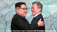 April 27, 2018 - Paju, South Korea - South Korean President MOON JAE-IN and North Korean leader KIM JONG-UN hold a historic inter-Korean summit at the Panmunjom in the demilitarized zone (DMZ) separating the two Koreas in Paju, north of Seoul, South Korea