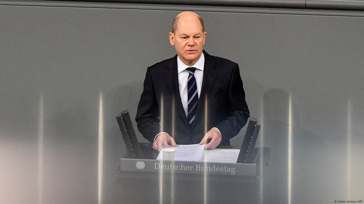 Chancellor Scholz Briefs Parliament For First Time – DW – 12/15/2021