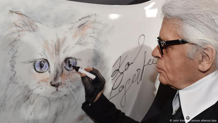 Karl Lagerfeld drawing a white cat