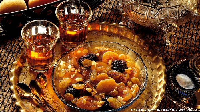 إحدى الوجبات الإيرانية التقليدية التي تحضر في رمضان، ويلاحظ أنها غنية بالسكريات. 
