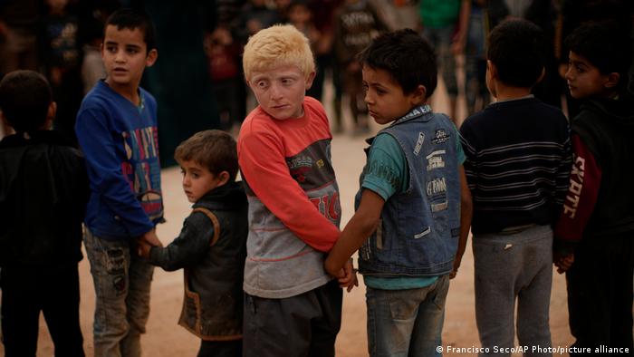 أطفال سوريون في المخيمات 