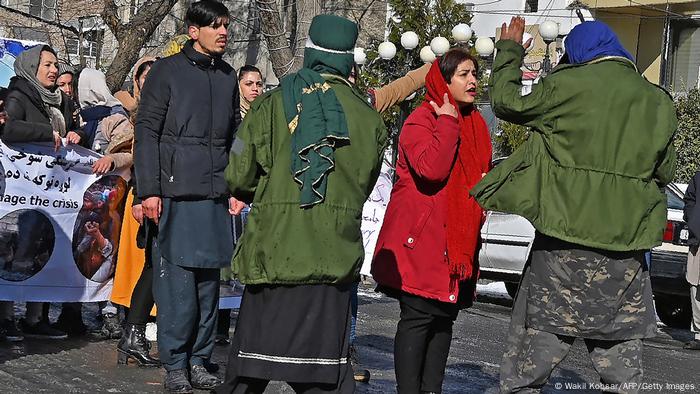 اندلعت مرات عدة تظاهرات نسائية ضد القيود التي فرضتها حركة طالبان على النساء والفتيات