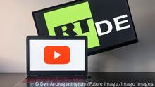  Alle deutschen YouTube-Kan‰le des staatsnahen russischen Senders Russia Today RT DE wurden von YouTube gelˆscht. Der Kreml ¸berpr¸ft nun Gegenmaﬂnahmen. Symbolbild, Symbolfoto, Fotomontage *** All German YouTube channels of the pro-state Russian broadcaster Russia Today RT DE have been deleted by YouTube The Kremlin is now reviewing countermeasures Symbol image, symbol photo, photo montage Foto:xD.xAnoraganingrumx/xFuturexImage