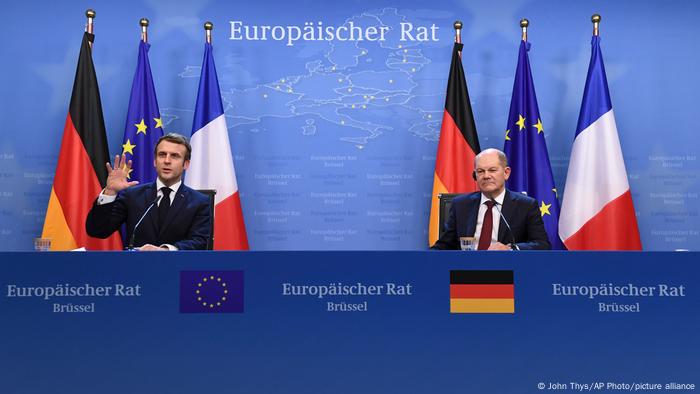 Bruselas | Scholz (derecha) y Macron (izquierda), en imagen de archivo.