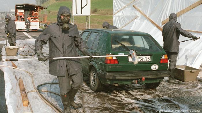 Deutschland | Autoreinigung an DDR Grenze nach Tschernobyl Katastrophe